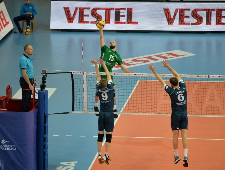 Efeler Evinde Kaybetmiyor