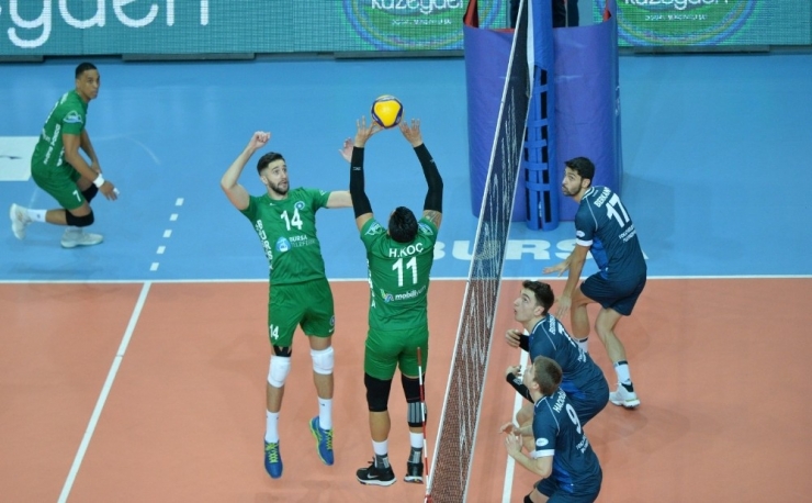 Efeler Evinde Kaybetmiyor