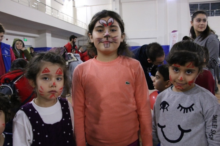 Elazığ’da Depremzede Çocuklara Moral Etkinliği