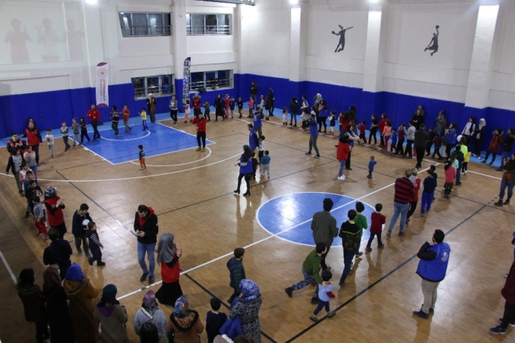 Elazığ’da Depremzede Çocuklara Moral Etkinliği