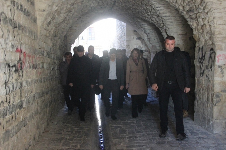 İlker Başbuğ, Teröristlerin Bombaladığı Camide İncelemelerde Bulundu