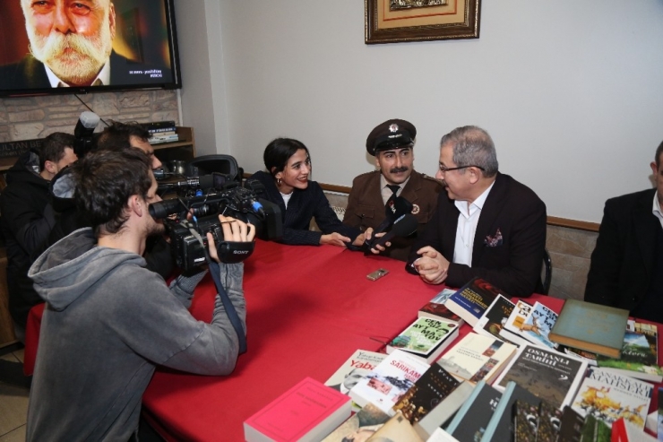 Eyüpsultan’da Kahvehanelerde Kütüphaneler Kurulmaya Devam Ediyor