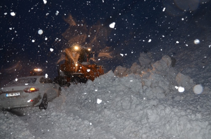 Hakkari’de Çığ Nedeniyle Mahsur Kalan 11 Kişi Kurtarıldı