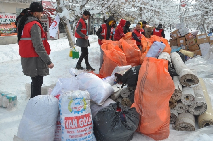 Türk Kızılayı Yüksekova Şubesi’nden Elazığ’a Yardım Gönderildi