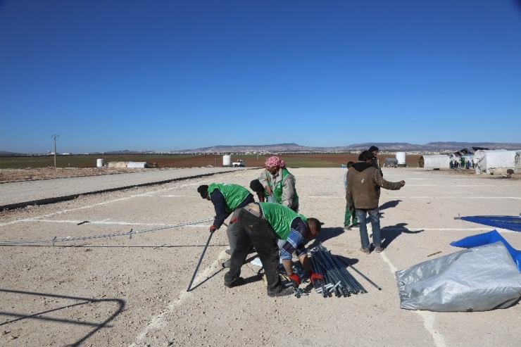 İdlibli Ailelere Çadır Ve Barınma Desteği