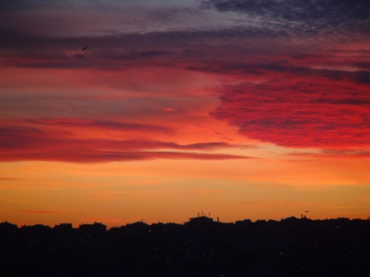 İstanbul’da Gün Batımı Kartpostallık Görüntü Oluşturdu