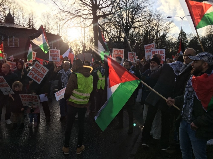 Stockholm’de Binlerce Kişi Abd Ve İsrail Karşıtı Gösteri Düzenledi