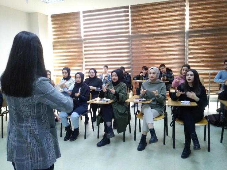 Kağıthane Belediyesinden Afet Gönüllülerine İşaret Dili Eğitimi
