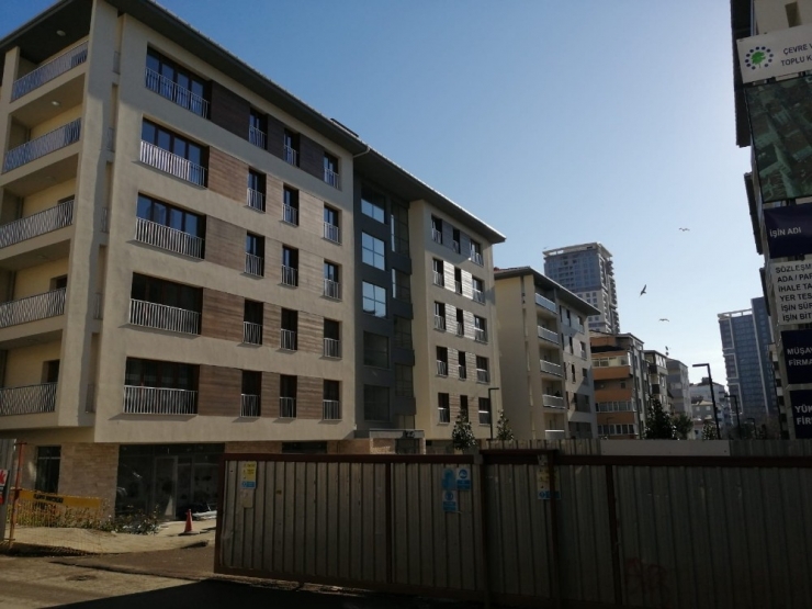Kartal’da Yıkılan Binaların Yerine Yapılan Binaların Sakinleri Anahtarlarını Teslim Aldı
