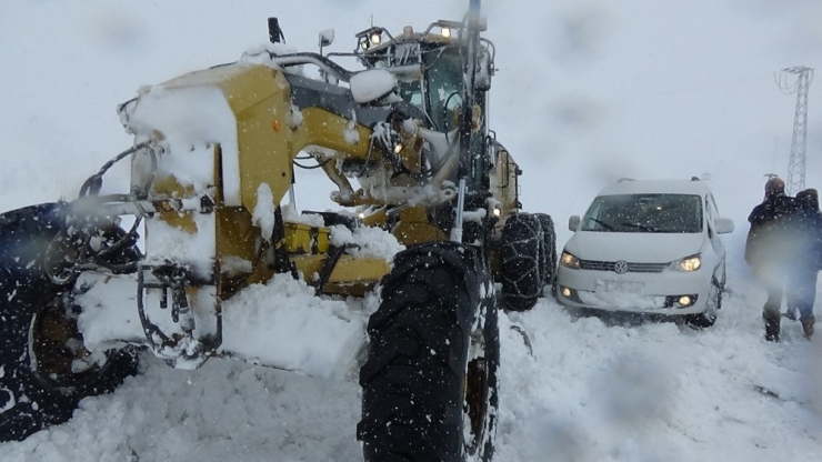 Muş’ta Karda Mahsur Kalan 20 Kişi Kurtarıldı