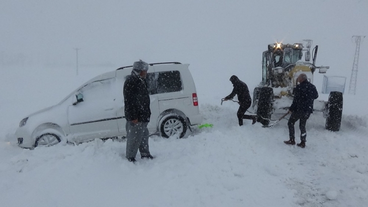 Muş’ta Karda Mahsur Kalan 20 Kişi Kurtarıldı