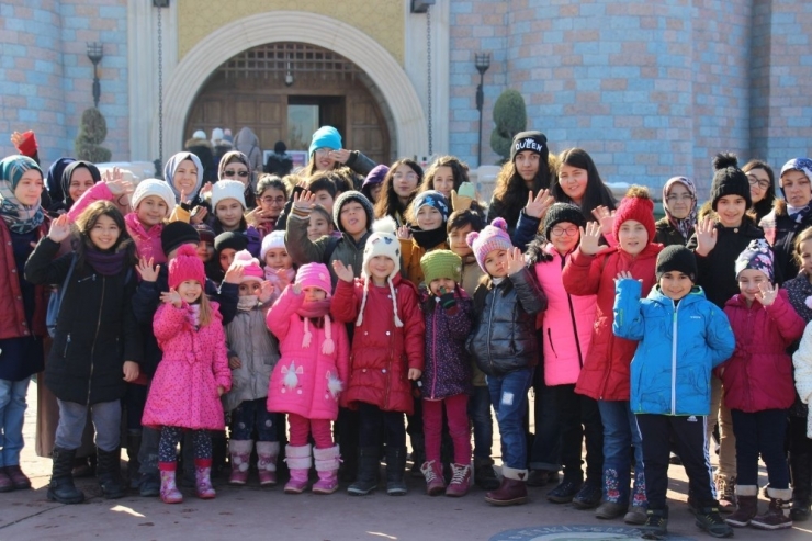 Çocuklar Tatilde Masal Şatosu’nun Tadını Çıkardı