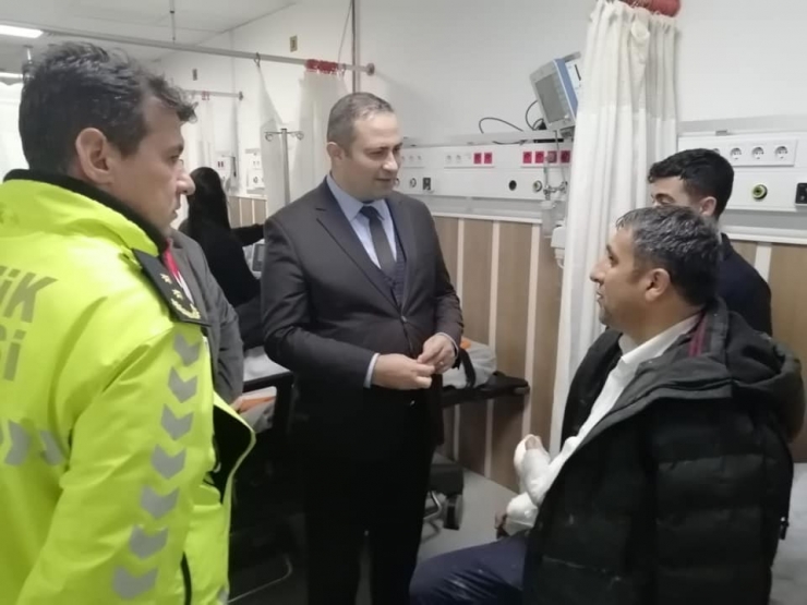 Sağlık Müdürü Hirik Otobüs Kazasında Yaralananları Hastanede Ziyaret Etti