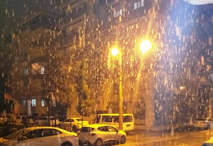 Viranşehir’de Yılın İlk Kar Yağışı