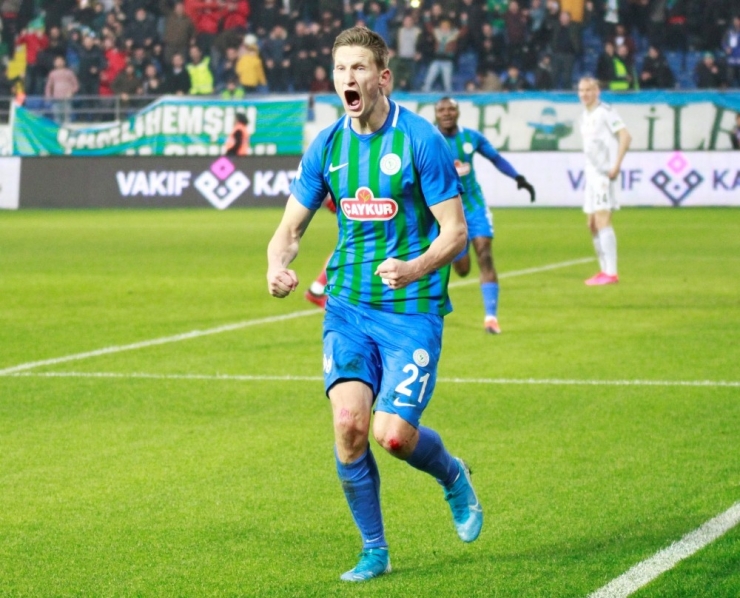 Süper Lig: Çaykur Rizespor: 1 - Beşiktaş: 1 (İlk Yarı)