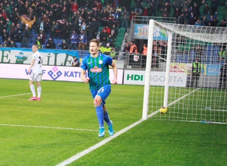 Süper Lig: Çaykur Rizespor: 1 - Beşiktaş: 1 (İlk Yarı)