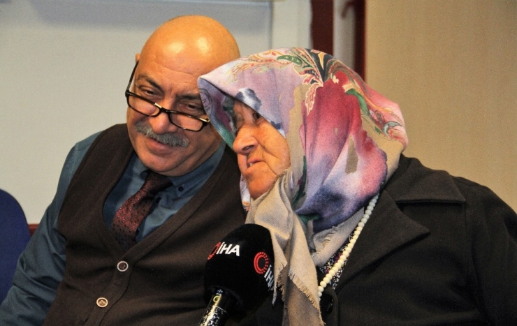 Meslek Aşkı Engel Tanımadı, Ömrünü Hastalarına Adadı