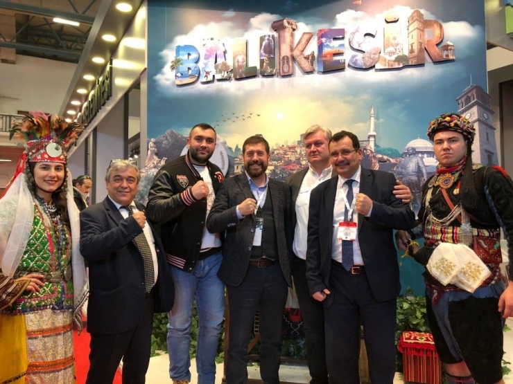 Sındırgı Leyleği Emitt’e Uçtu