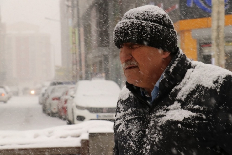 Van’da Yoğun Kar Yağışı