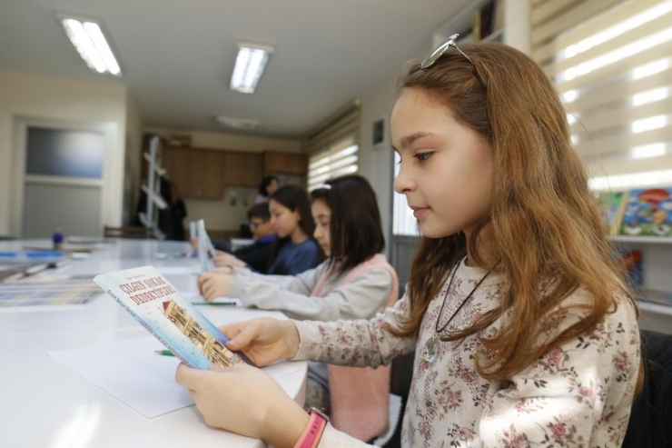 Minikler Kendi Öykülerini Yazdı