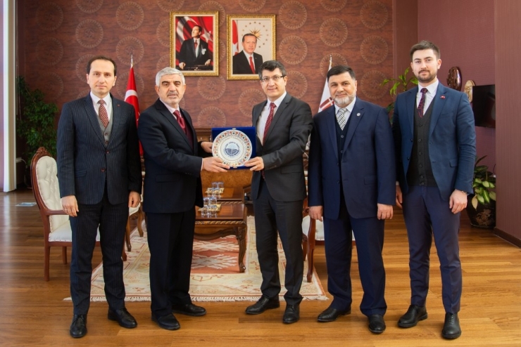 Yeni Dünya Vakfı Genel Başkanı Göksu’dan Rektör Taş’a Ziyaret