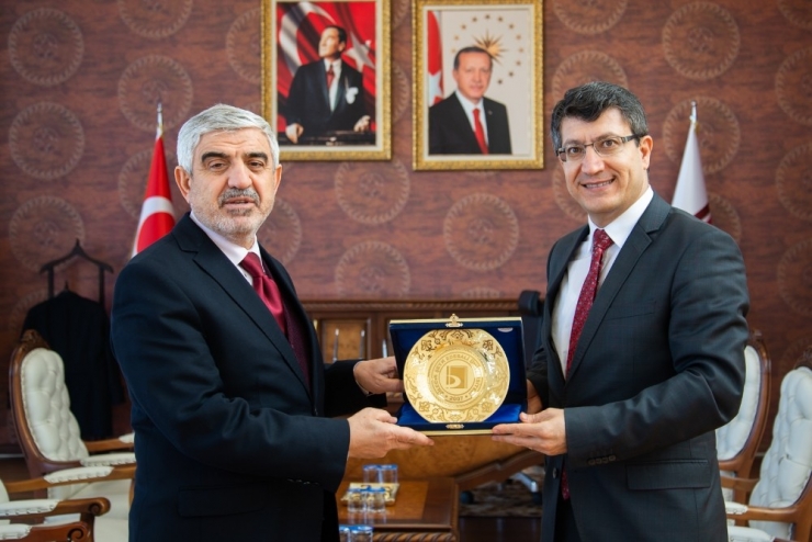 Yeni Dünya Vakfı Genel Başkanı Göksu’dan Rektör Taş’a Ziyaret