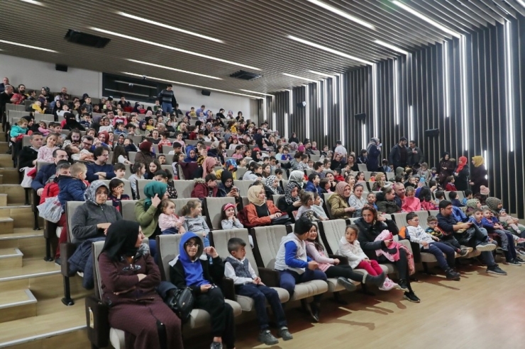 Başakşehirli Çocuklar ‘Top Ağacı’nı Çok Sevdi