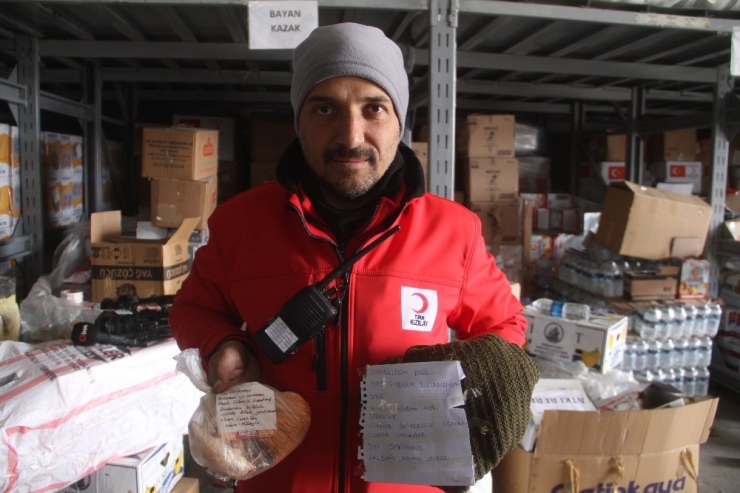 Üniversite Öğrencileri, Eşyalarını Duygulandıran Bir Notla Gönderdi