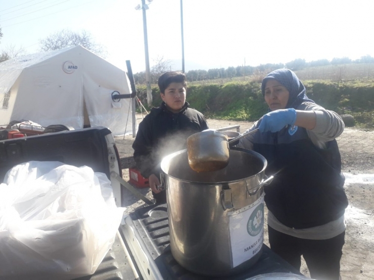 Manisalı Depremzedelere Çorba İkramı Devam Ediyor