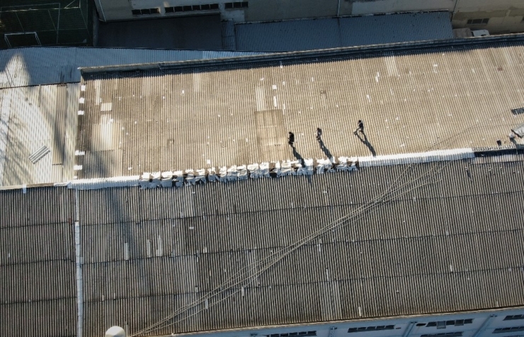 İş Yeri Çatısında Tehlikeli Onarım