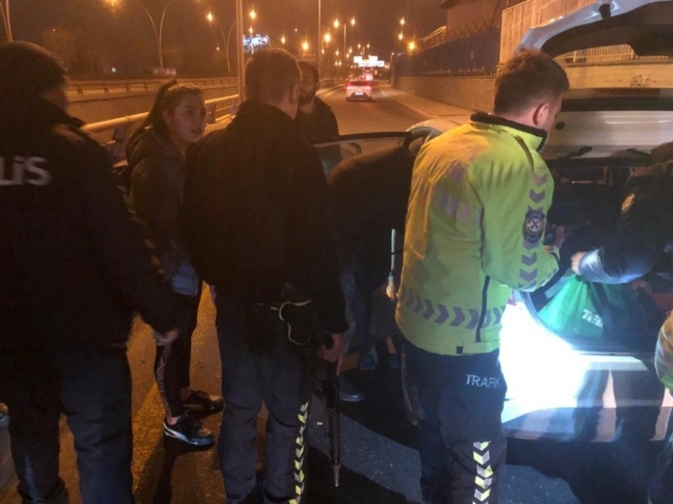 Başkent’te Polisten Kaçan Alkollü Ve Ehliyetsiz Sürücü Kaza Yaptı: 1 Yaralı