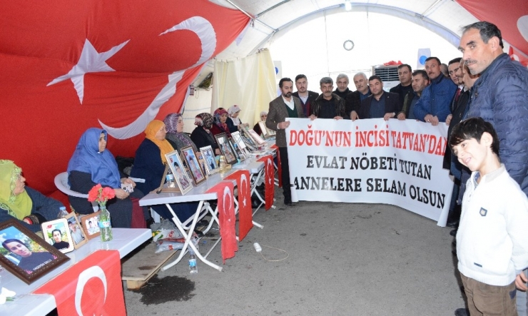 Tatvanlılardan Diyarbakır Annelerine Destek Ziyareti