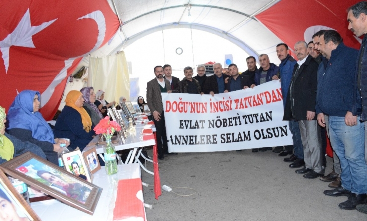 Tatvanlılardan Diyarbakır Annelerine Destek Ziyareti