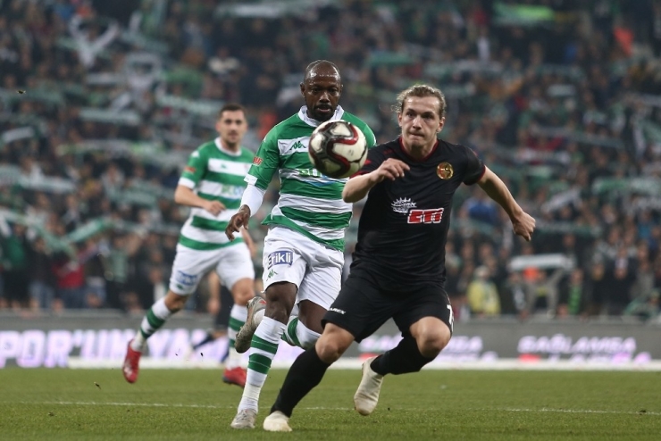 Tff 1. Lig: Bursaspor: 0 - Eskişehir: 0 (İlk Yarı Sonucu)