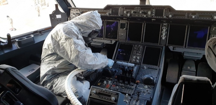 Çin’den Gelen Uçak Uzmanlar Tarafından Arıtmaya Tabi Tutuldu