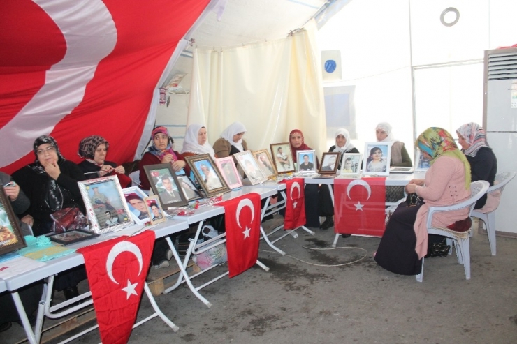 Hdp Önündeki Ailelerin Evlat Nöbeti 153’üncü Gününde