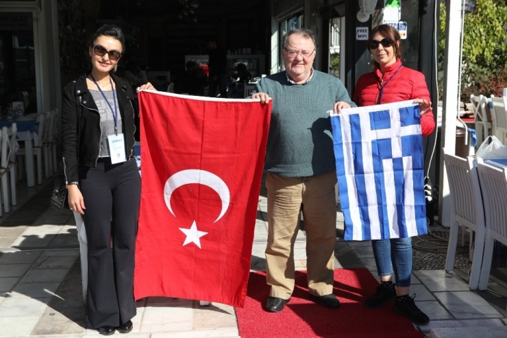 Bodrum Esnafından Yunan Vekile Bayraklı Tepki