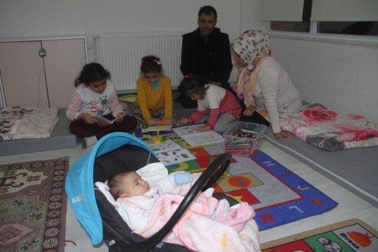 2 Aylık Depremzede Bebek Ailesiyle Anaokuluna Yerleşti