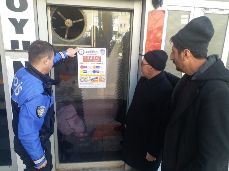 Deprem Nedeniyle Bilgilendirici Afişler Asıldı