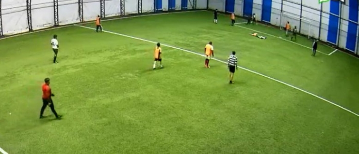 Halı Sahada Kalp Krizinden Ölüm Anı Kameralara Yansıdı