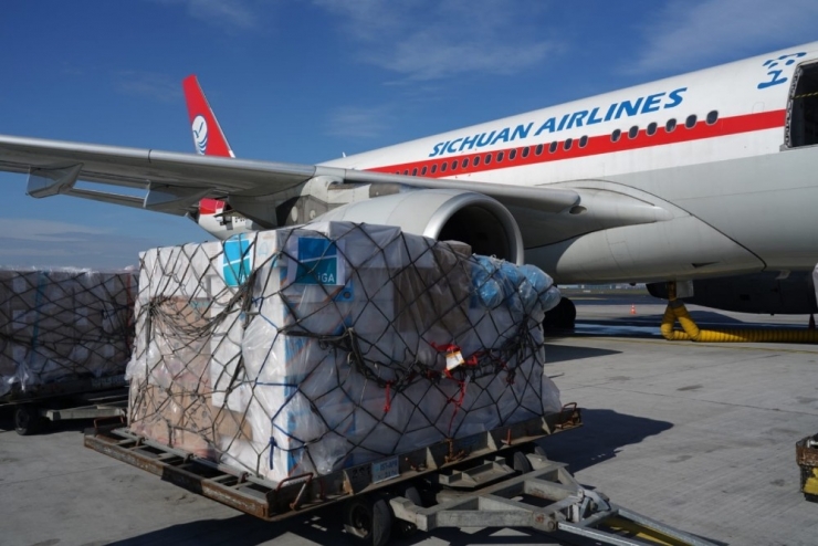 İga’dan Çin’deki Havalimanlarına 3 Tonluk Tıbbi Malzeme Desteği