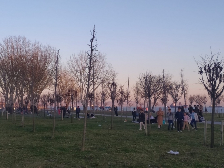 İstanbullular Güneşli Havanın Tadını Çıkarttı