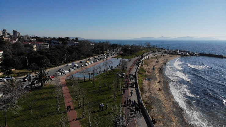 Kansere Karşı Farkındalık Oluşturmak İçin Turuncu Yelekleriyle Bisiklete Bindiler