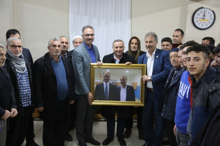 Kuş, Gece Gündüz Vatandaşların Taleplerini Dinliyor