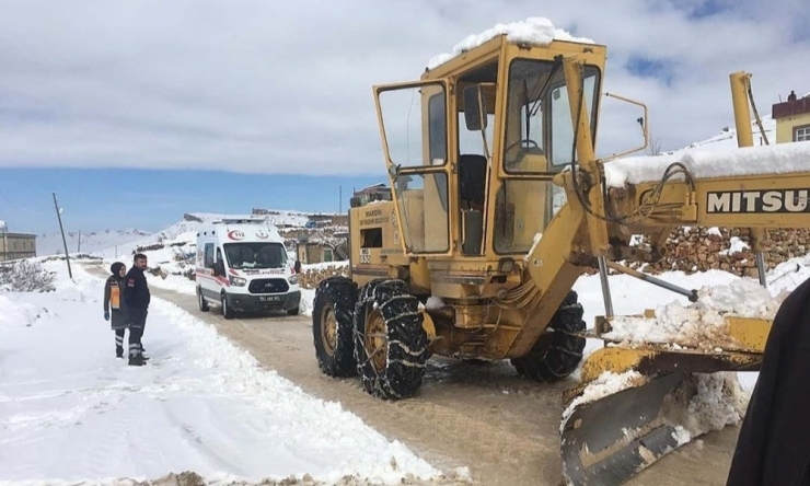 Mazıdağı’nda Kar Nedeni İle Kapanan Yollar Ulaşıma Açıldı