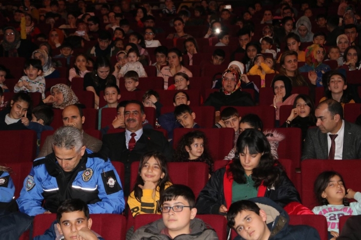 Şahinbey Belediyesi Rafadan Tayfa Müzikalini Çocuklarla Buluşturdu