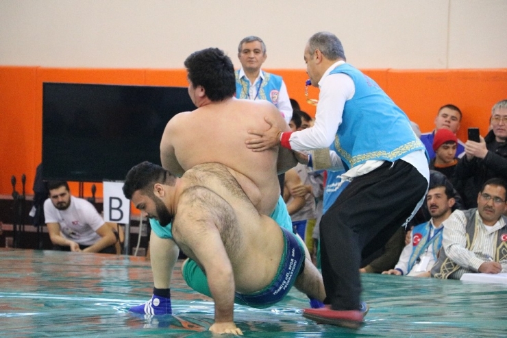 Kahramanmaraş’ta Kısa Şalvar Dünya Güreşi Şampiyonası Başladı