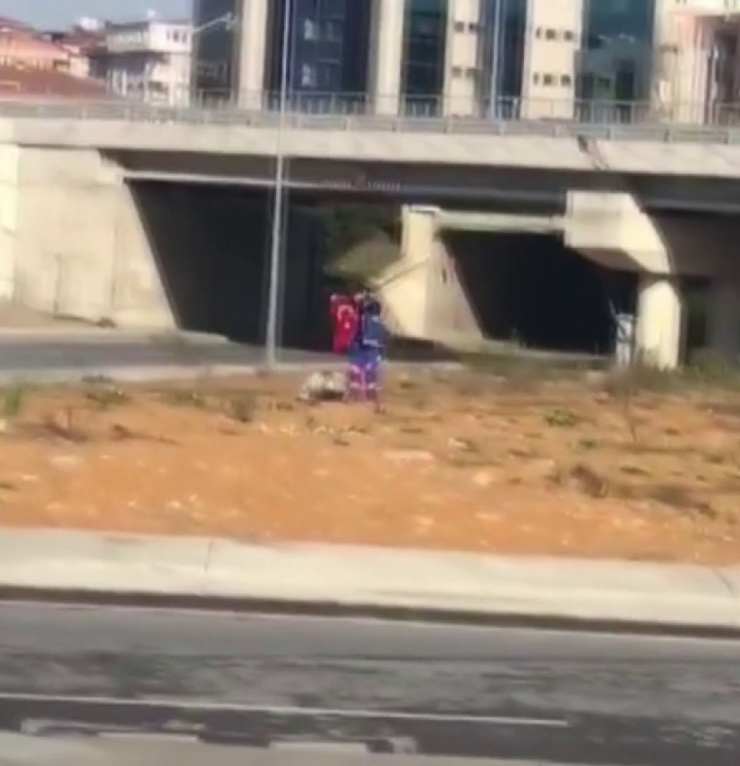 Temizlik İşçisinden Alkışlanacak Hareket