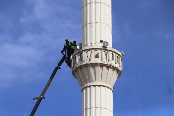 Şanlıurfa’da Depremde Kayan Cami Minaresi Yıkıldı