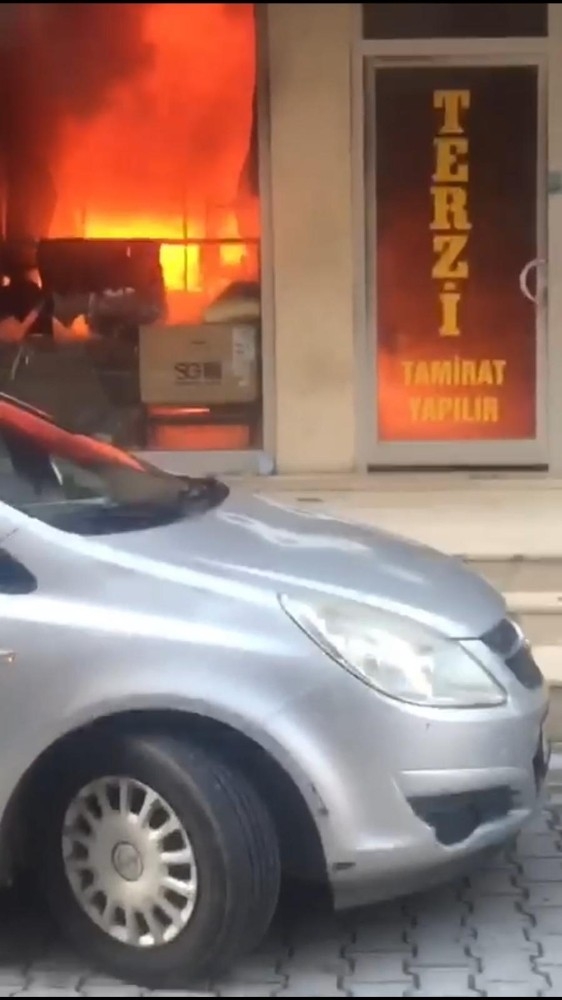 Siirt’te İş Yerinde Çıkan Yangın Korkuttu